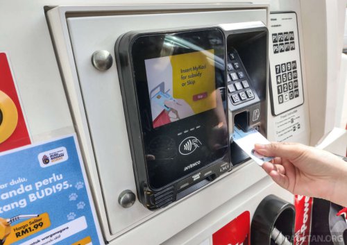 Budi95 starts for all Malaysians today – we fill up with RM30 worth of RON95 petrol at each major oil brand