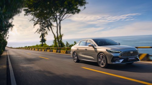 Geely Galaxy Starshine 6 PHEV – C-segment size but with torsion beam, fr RM47k; Proton eMas sedan?