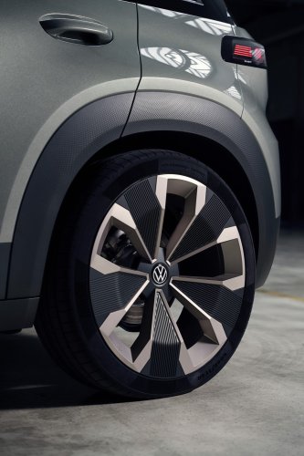 Volkswagen ID.Cross Concept debuts – electric SUV with 211 PS front motor, 420 km range WLTP