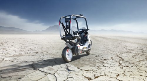 BMW Motorrad Vision CE e-scooter comes with cage
