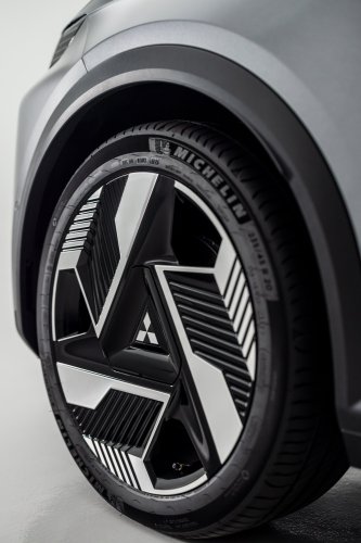 2026 Mitsubishi Eclipse Cross EV revealed – rebadged Renault Scenic for Europe, 600 km WLTP range