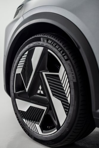 2026 Mitsubishi Eclipse Cross EV revealed – rebadged Renault Scenic for Europe, 600 km WLTP range