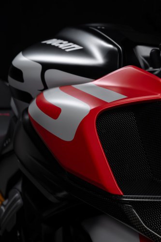 2026 Ducati Diavel V4 RS unveiled, 0-100 in 2.5 secs