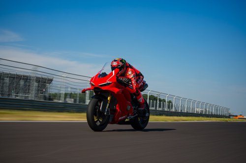 2026 Ducati Panigale V4R – 218 hp, full MotoGP aero