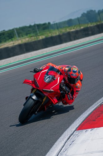2026 Ducati Panigale V4R – 218 hp, full MotoGP aero