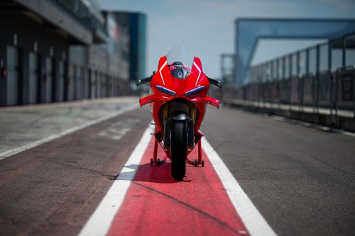 2026 Ducati Panigale V4R – 218 hp, full MotoGP aero