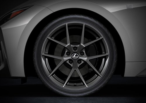 2026 Lexus IS facelift debuts – IS 350, IS 300h; more aggressive face, new interior, improved dynamics