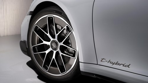 2026 Porsche 911 Turbo S – 992.2 range topper is most powerful 911 ever; 711 PS, 800 Nm T-Hybrid; 0-100 2.5s