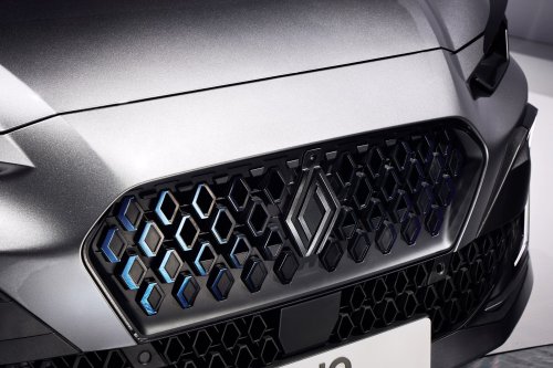 2026 Renault Clio debuts – sixth-gen is larger, gets more expressive styling; hybrid, petrol, LPG engines