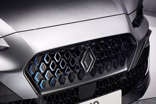 2026 Renault Clio debuts – sixth-gen is larger, gets more expressive styling; hybrid, petrol, LPG engines