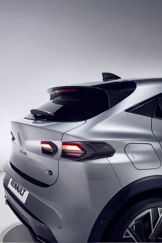 2026 Renault Clio debuts – sixth-gen is larger, gets more expressive styling; hybrid, petrol, LPG engines