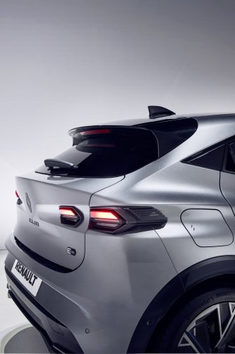 2026 Renault Clio debuts – sixth-gen is larger, gets more expressive styling; hybrid, petrol, LPG engines