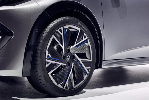 2026 Renault Clio debuts – sixth-gen is larger, gets more expressive styling; hybrid, petrol, LPG engines