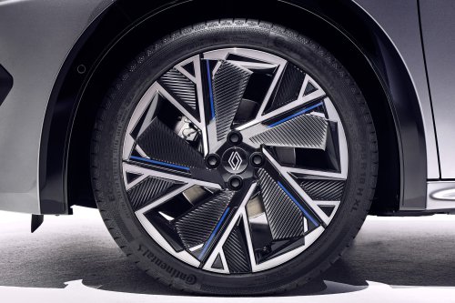 2026 Renault Clio debuts – sixth-gen is larger, gets more expressive styling; hybrid, petrol, LPG engines