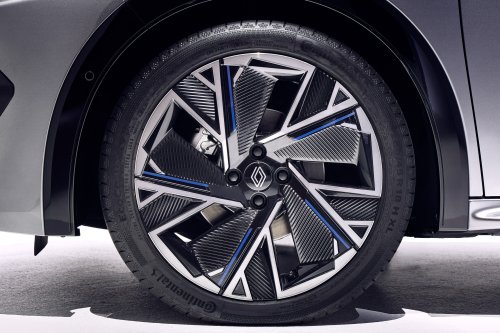 2026 Renault Clio debuts – sixth-gen is larger, gets more expressive styling; hybrid, petrol, LPG engines
