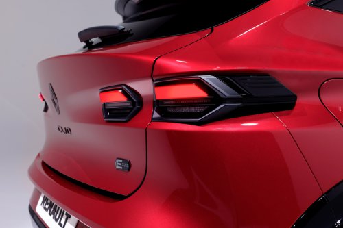 2026 Renault Clio debuts – sixth-gen is larger, gets more expressive styling; hybrid, petrol, LPG engines