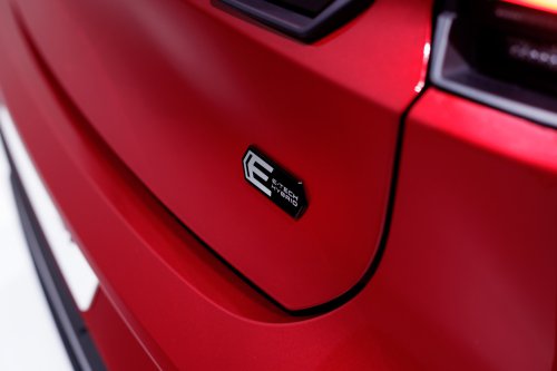 2026 Renault Clio debuts – sixth-gen is larger, gets more expressive styling; hybrid, petrol, LPG engines