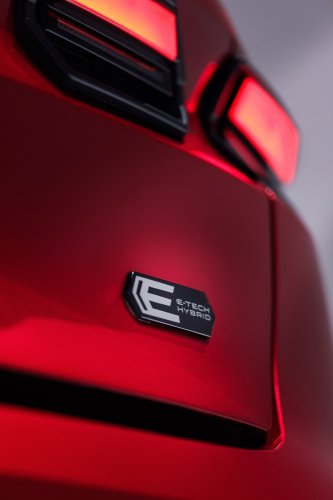 2026 Renault Clio debuts – sixth-gen is larger, gets more expressive styling; hybrid, petrol, LPG engines