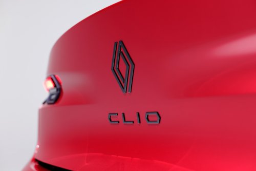 2026 Renault Clio debuts – sixth-gen is larger, gets more expressive styling; hybrid, petrol, LPG engines