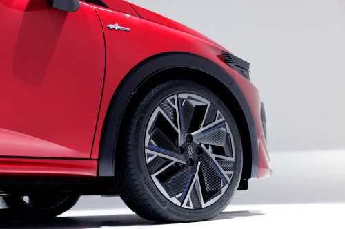 2026 Renault Clio debuts – sixth-gen is larger, gets more expressive styling; hybrid, petrol, LPG engines