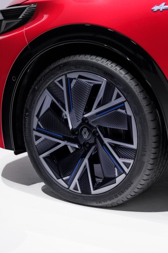 2026 Renault Clio debuts – sixth-gen is larger, gets more expressive styling; hybrid, petrol, LPG engines