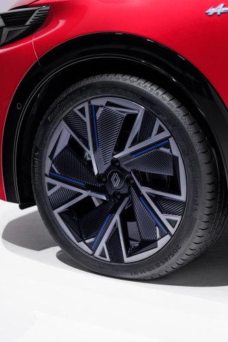 2026 Renault Clio debuts – sixth-gen is larger, gets more expressive styling; hybrid, petrol, LPG engines