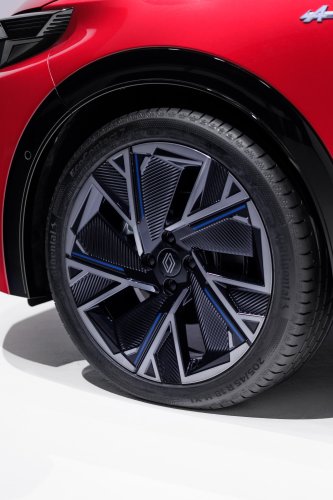 2026 Renault Clio debuts – sixth-gen is larger, gets more expressive styling; hybrid, petrol, LPG engines