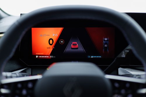 2026 Renault Clio debuts – sixth-gen is larger, gets more expressive styling; hybrid, petrol, LPG engines