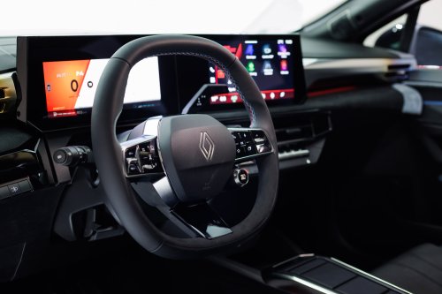 2026 Renault Clio debuts – sixth-gen is larger, gets more expressive styling; hybrid, petrol, LPG engines
