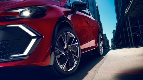 2026 Renault Clio debuts – sixth-gen is larger, gets more expressive styling; hybrid, petrol, LPG engines