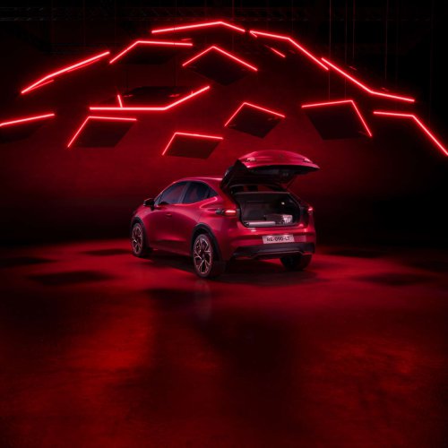 2026 Renault Clio debuts – sixth-gen is larger, gets more expressive styling; hybrid, petrol, LPG engines