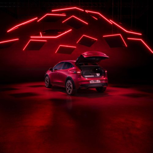 2026 Renault Clio debuts – sixth-gen is larger, gets more expressive styling; hybrid, petrol, LPG engines