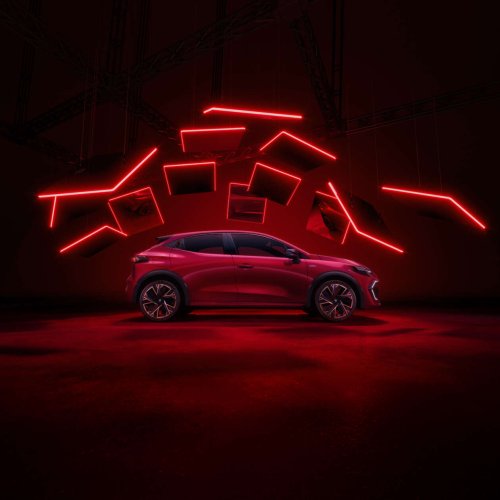 2026 Renault Clio debuts – sixth-gen is larger, gets more expressive styling; hybrid, petrol, LPG engines