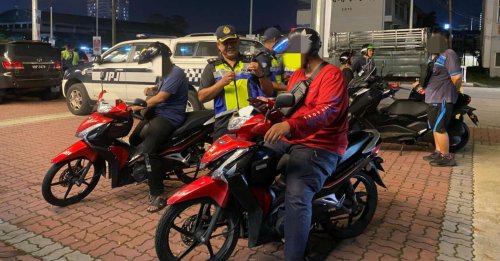 Melaka JPJ seizes 7 luxury cars worth nearly RM6 mil, including Alphard driven by foreigner from KL-JB
