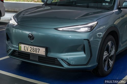 2025 Proton eMas 7 gets new Obsidian Black exterior, Alabaster White interior options, OTA Apple CarPlay