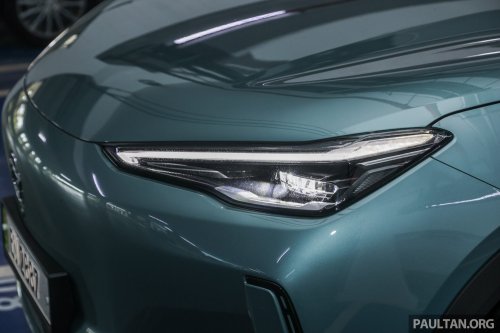 2025 Proton eMas 7 gets new Obsidian Black exterior, Alabaster White interior options, OTA Apple CarPlay