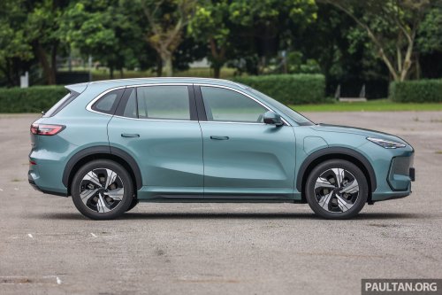 2025 Proton eMas 7 gets new Obsidian Black exterior, Alabaster White interior options, OTA Apple CarPlay