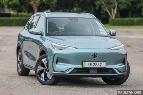 Proton, 2025 Proton eMas 7 gets new Obsidian Black exterior, Alabaster White interior options, OTA Apple CarPlay