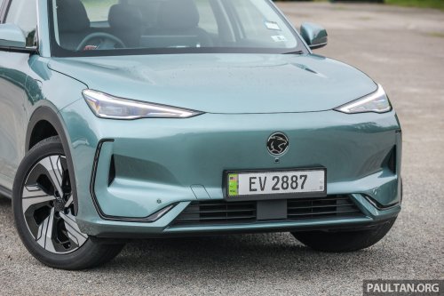 2025 Proton eMas 7 gets new Obsidian Black exterior, Alabaster White interior options, OTA Apple CarPlay