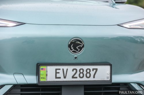 2025 Proton eMas 7 gets new Obsidian Black exterior, Alabaster White interior options, OTA Apple CarPlay