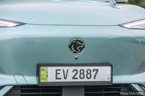 2025 Proton eMas 7 gets new Obsidian Black exterior, Alabaster White interior options, OTA Apple CarPlay