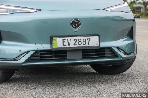 2025 Proton eMas 7 gets new Obsidian Black exterior, Alabaster White interior options, OTA Apple CarPlay