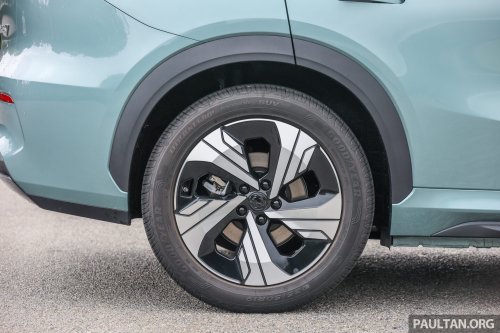 2025 Proton eMas 7 gets new Obsidian Black exterior, Alabaster White interior options, OTA Apple CarPlay