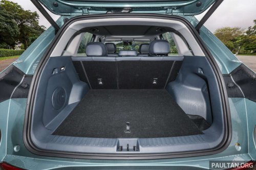 2025 Proton eMas 7 gets new Obsidian Black exterior, Alabaster White interior options, OTA Apple CarPlay