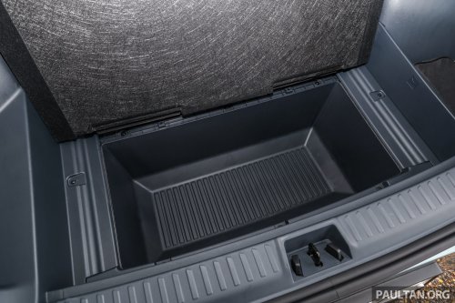 2025 Proton eMas 7 gets new Obsidian Black exterior, Alabaster White interior options, OTA Apple CarPlay