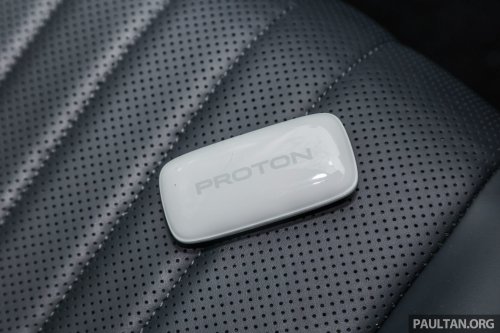 2025 Proton eMas 7 gets new Obsidian Black exterior, Alabaster White interior options, OTA Apple CarPlay