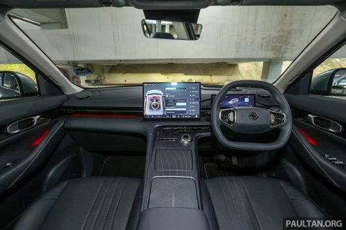 2025 Proton eMas 7 gets new Obsidian Black exterior, Alabaster White interior options, OTA Apple CarPlay