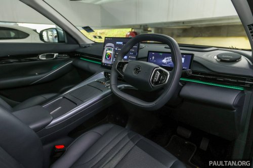 2025 Proton eMas 7 gets new Obsidian Black exterior, Alabaster White interior options, OTA Apple CarPlay