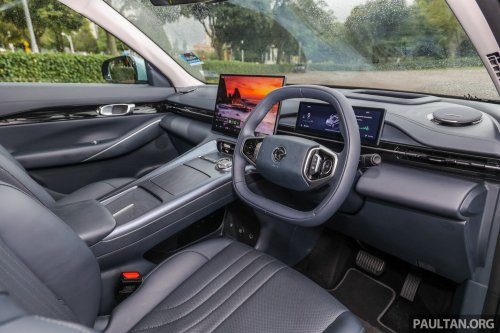 2025 Proton eMas 7 gets new Obsidian Black exterior, Alabaster White interior options, OTA Apple CarPlay