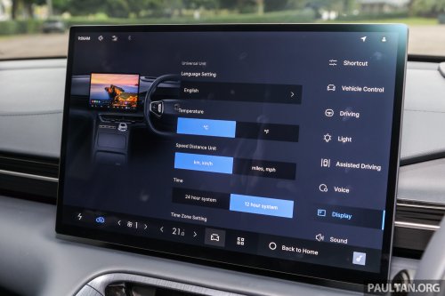 2025 Proton eMas 7 gets new Obsidian Black exterior, Alabaster White interior options, OTA Apple CarPlay